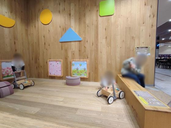 イオンモール高岡 フードフォレスト内キッズスペース（写真2枚目）