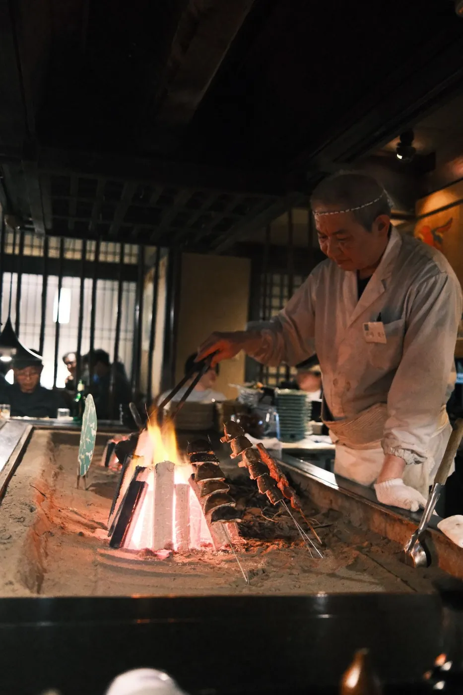 炭火で焼く串