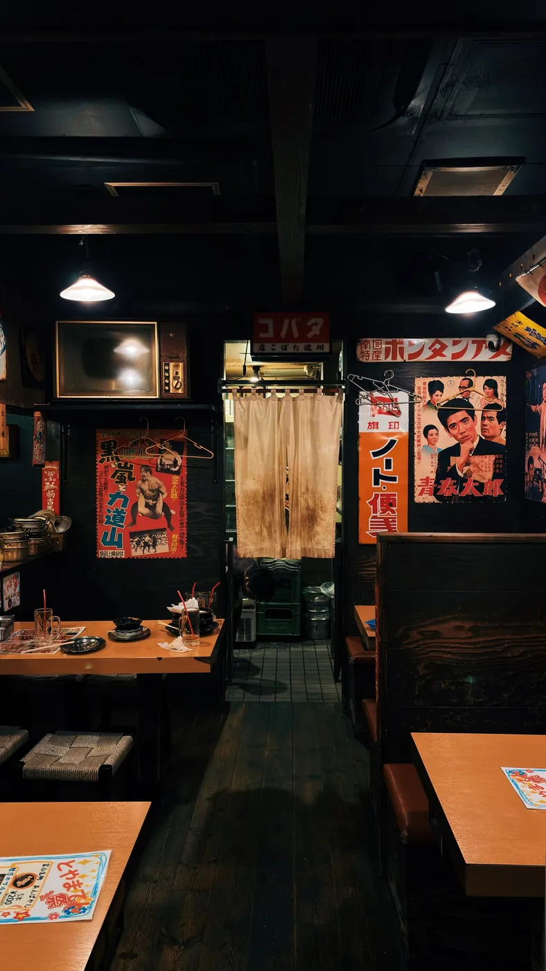 テーブル席の店内