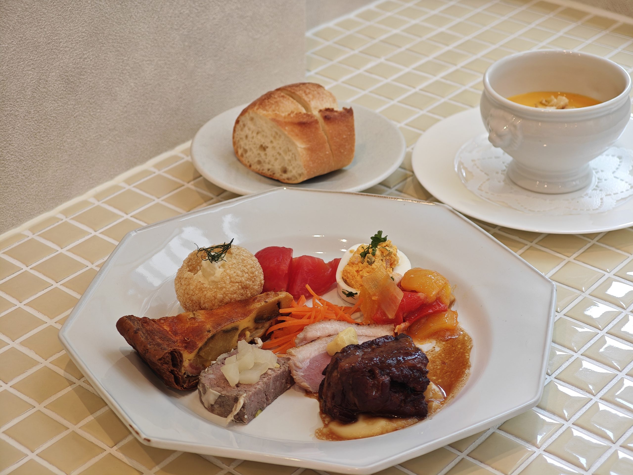 Lumos(ルーモス)(富山市)のプレートランチ(税込1,650円)