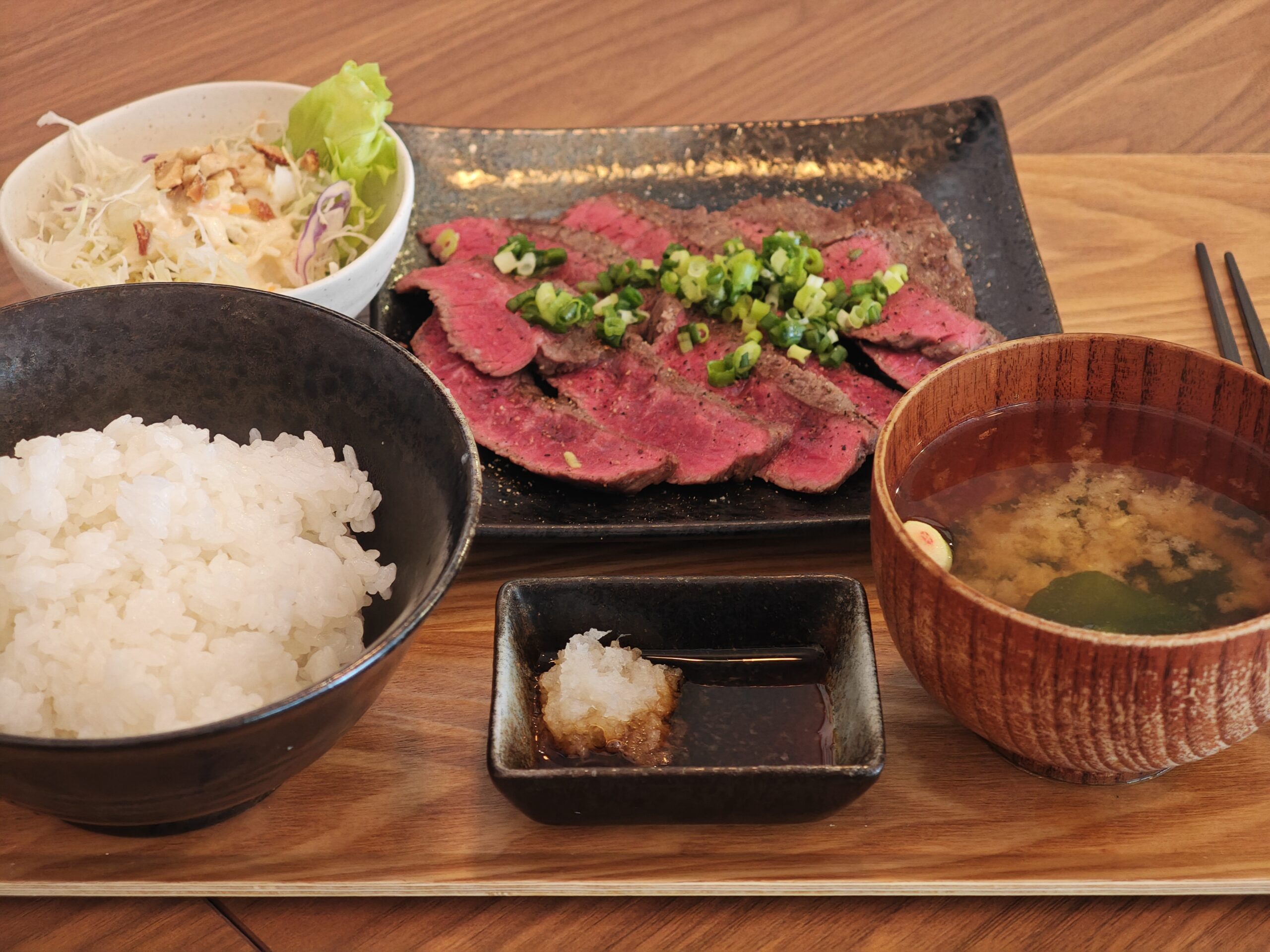 ほし乃の国産牛おろしポン酢ステーキ定食