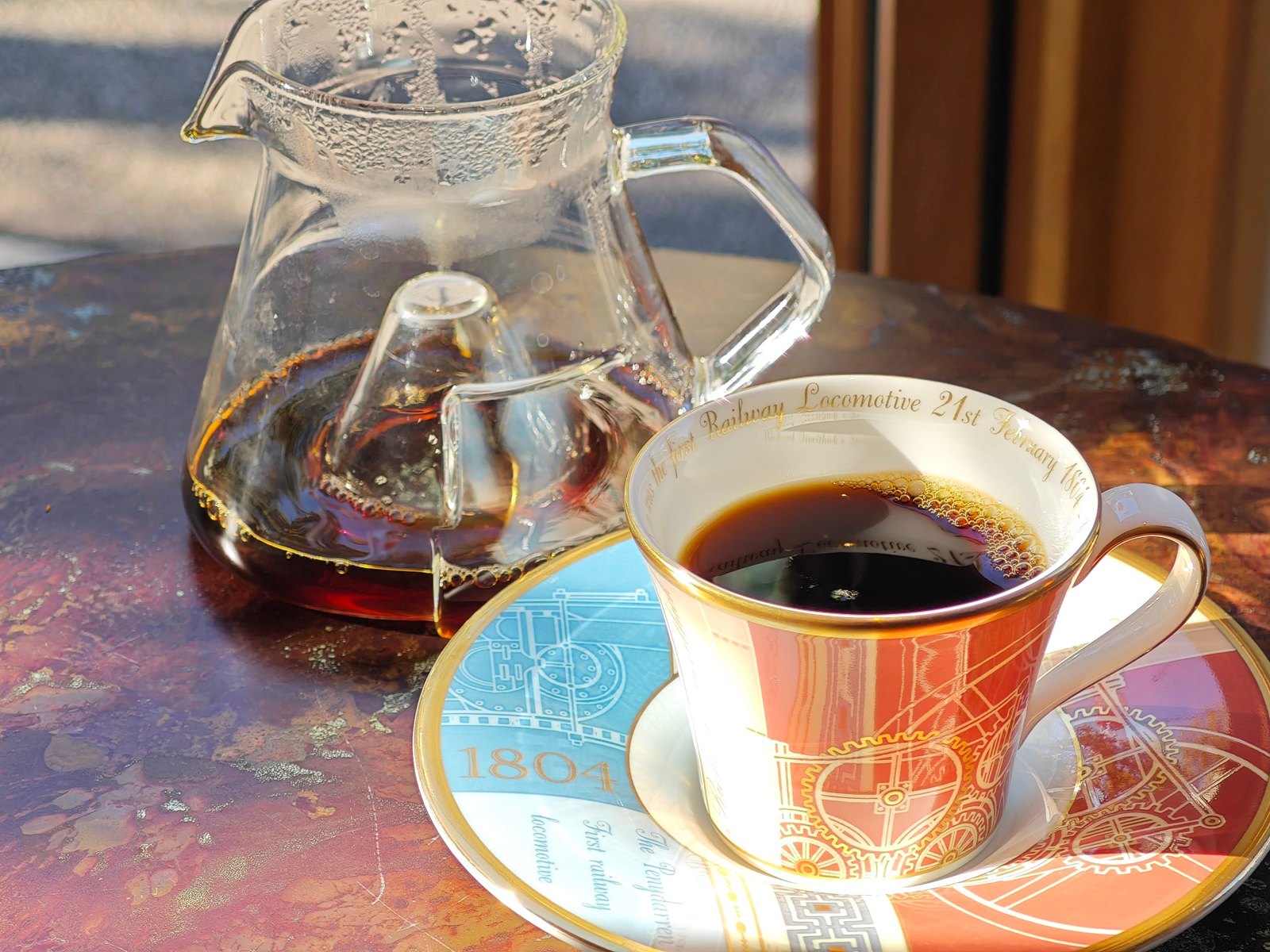 グアテマラのホットコーヒーとサーバー