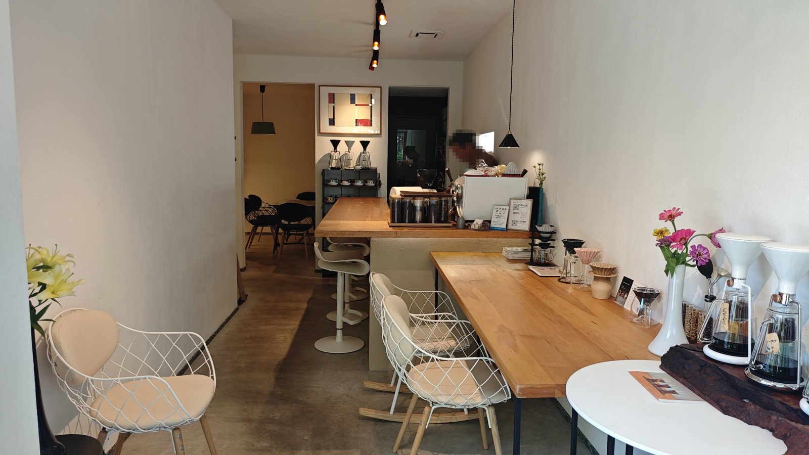 Cafe ri-riの店内とカウンター