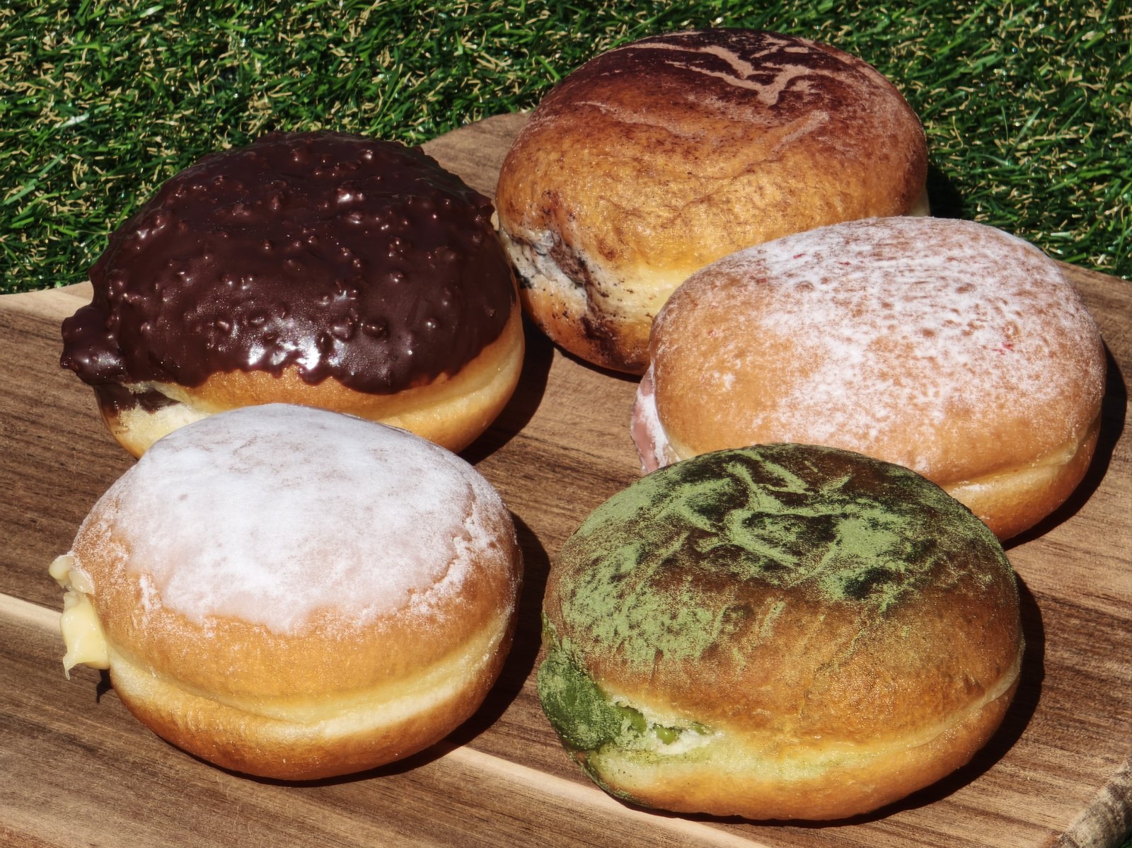 遅刻でドーナツの生ドーナツ5種類(チョコクランチ・クッキー&クリーム・シュガー&クリーム・つぶつぶいちご・宇治抹茶)