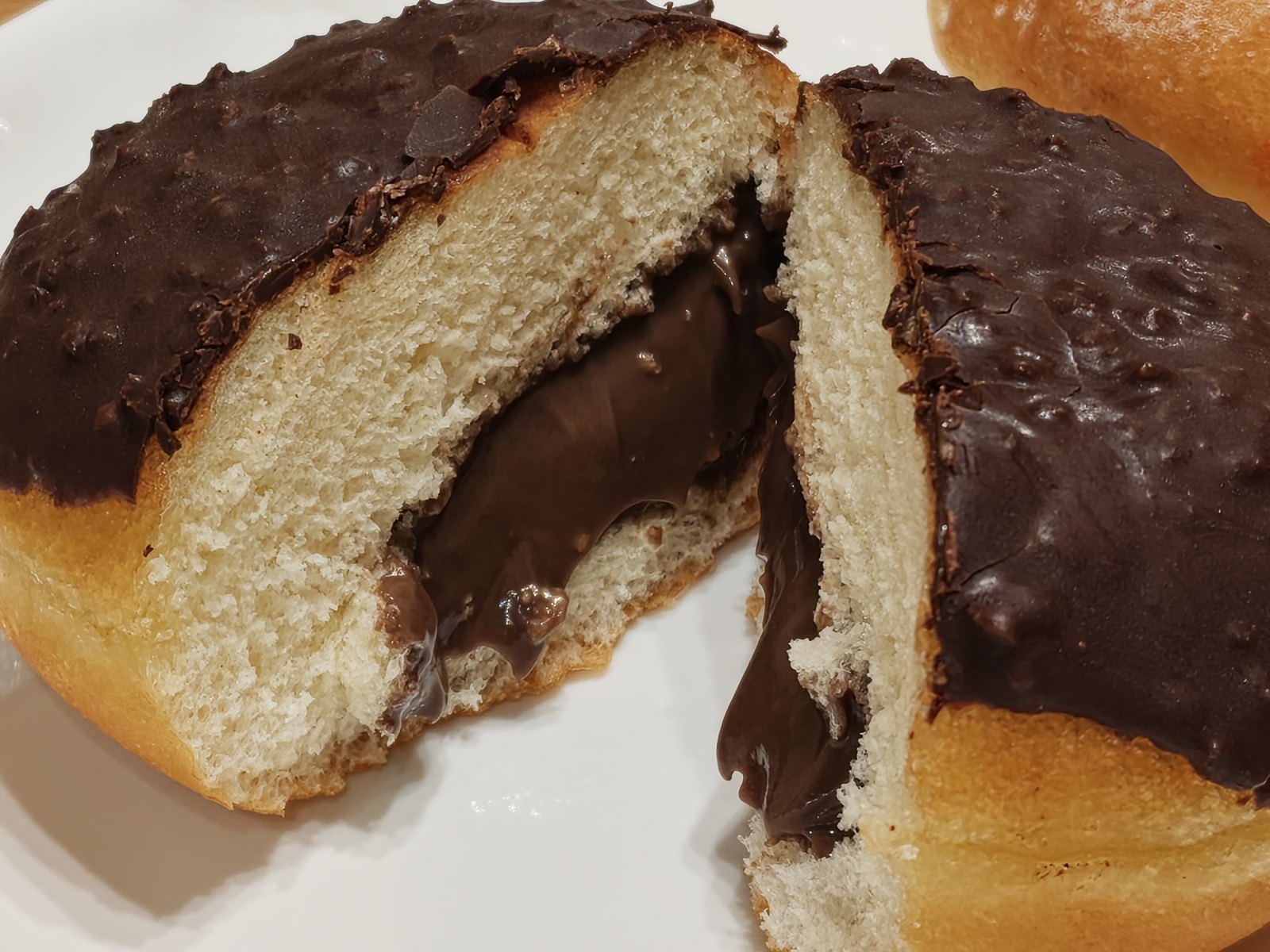 チョコクランチの断面(チョコクリーム)
