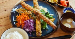 ごぼうの肉巻きと野菜たっぷりのKEseRAプレート