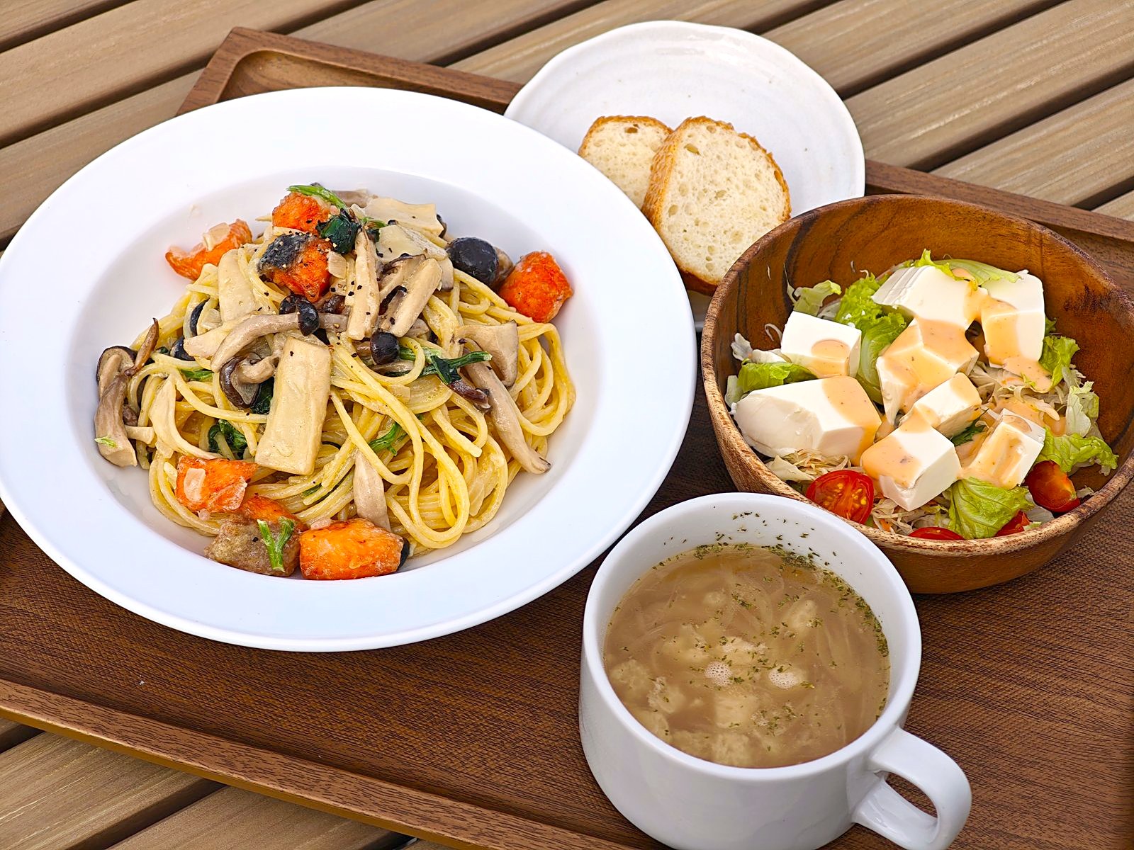 秋鮭ときのこの濃厚クリームパスタ