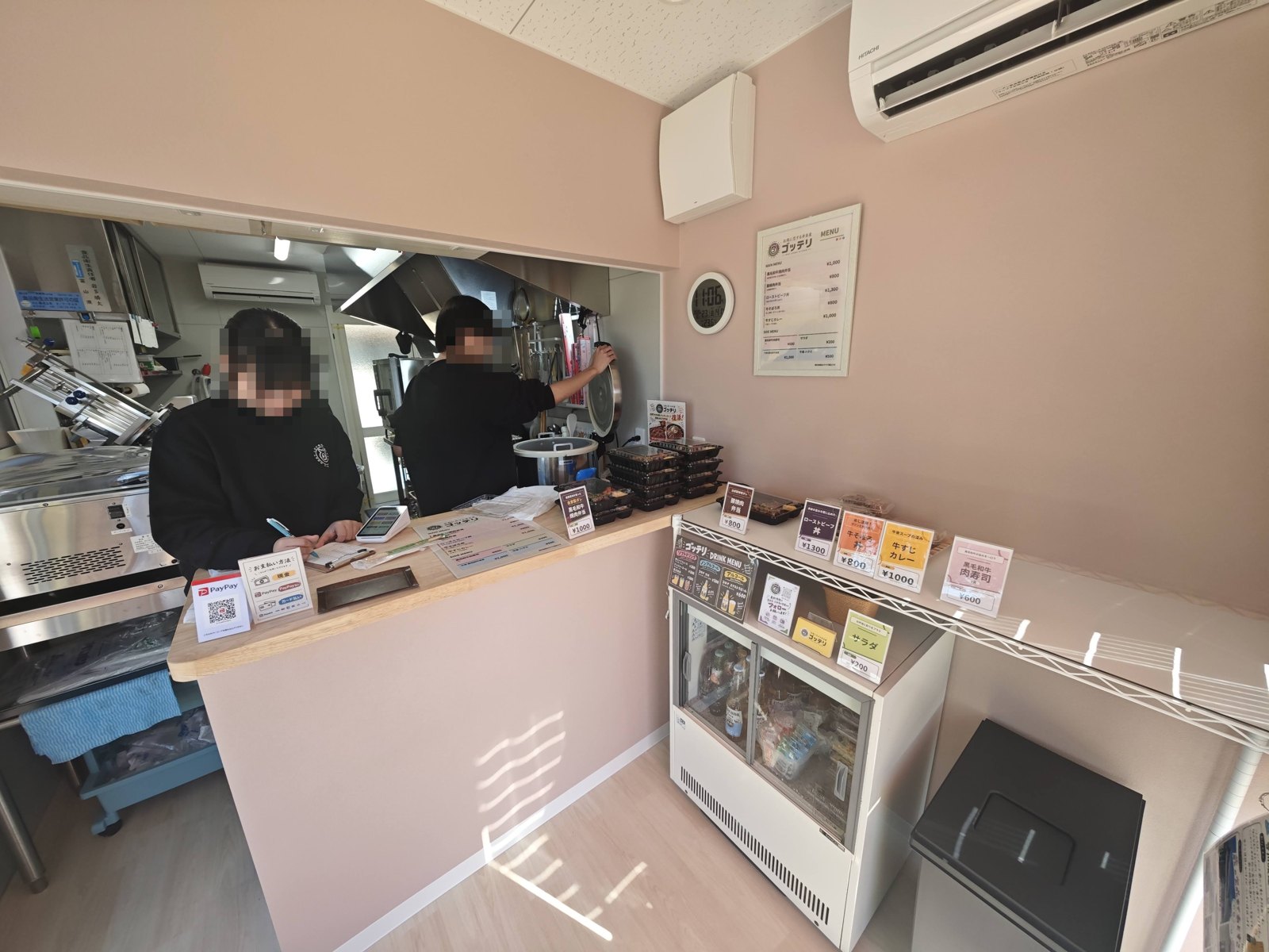 ゴッテリの店内とカウンター