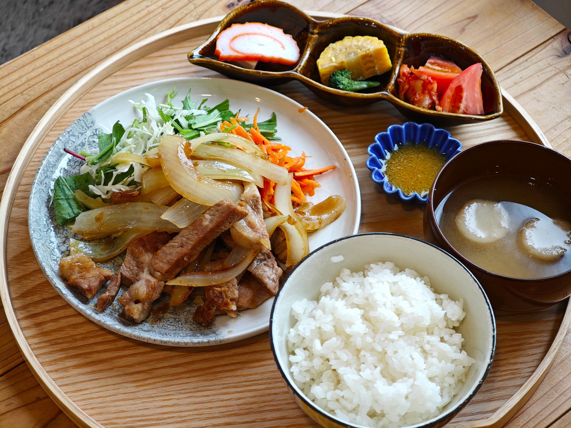 生姜たっぷり生姜焼き定食の全体
