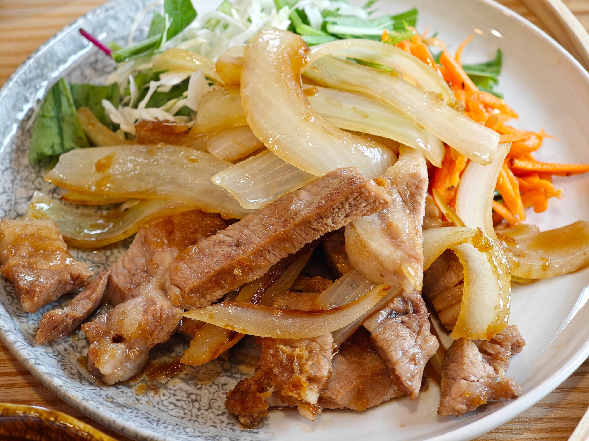 豚ロースと玉ねぎの生姜焼き
